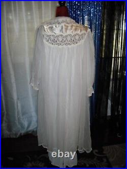 Marilyn Monroe Owned & Worn 1950's Sheer white lace robe from Stylist Guilaroff